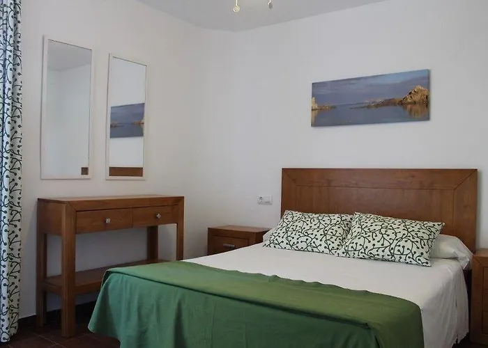 מלון דירות Cales De Ponent 4*